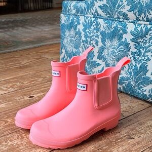 Hunter Vibrant Pink Short Rain Boots